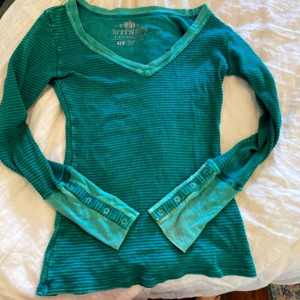 Teal long sleeve striped shirt with buttons and hemline